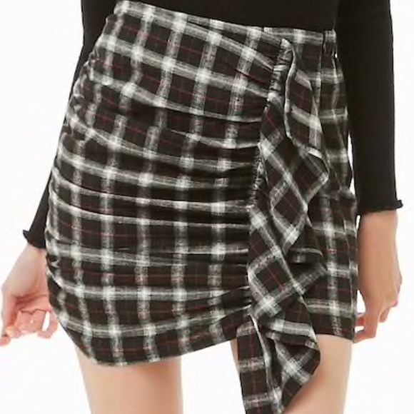 Black Ruched Ruffle Skirt - Picture 2 of 2